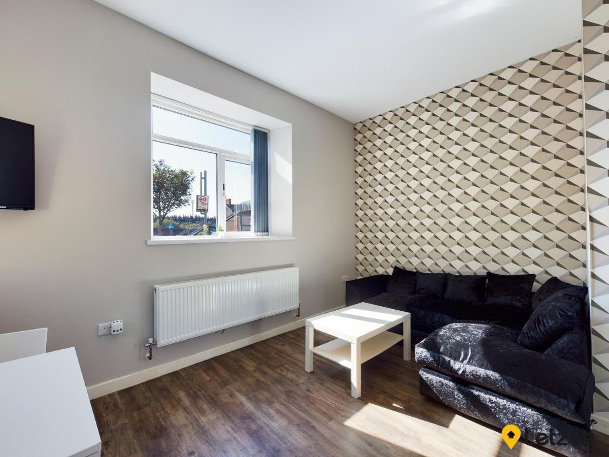 Fabian Way Flat 3 Apartment