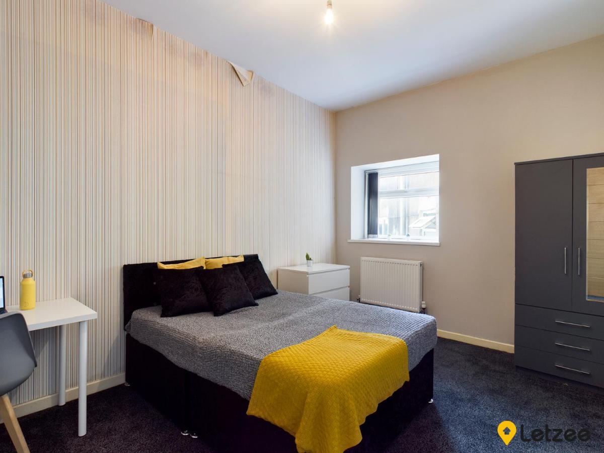 Fabian Way Flat 3 Apartment